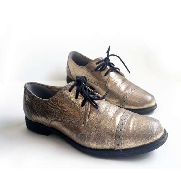 Cole Haan Shoes - Cole Haan Oxford Crinkle gold sz 5